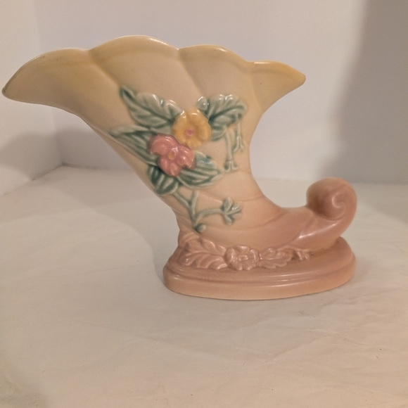 Vintage Hall Art Pottery Wildflower Cornucopia Vase - W 7 - 7 1/2 - Picture 1 of 12